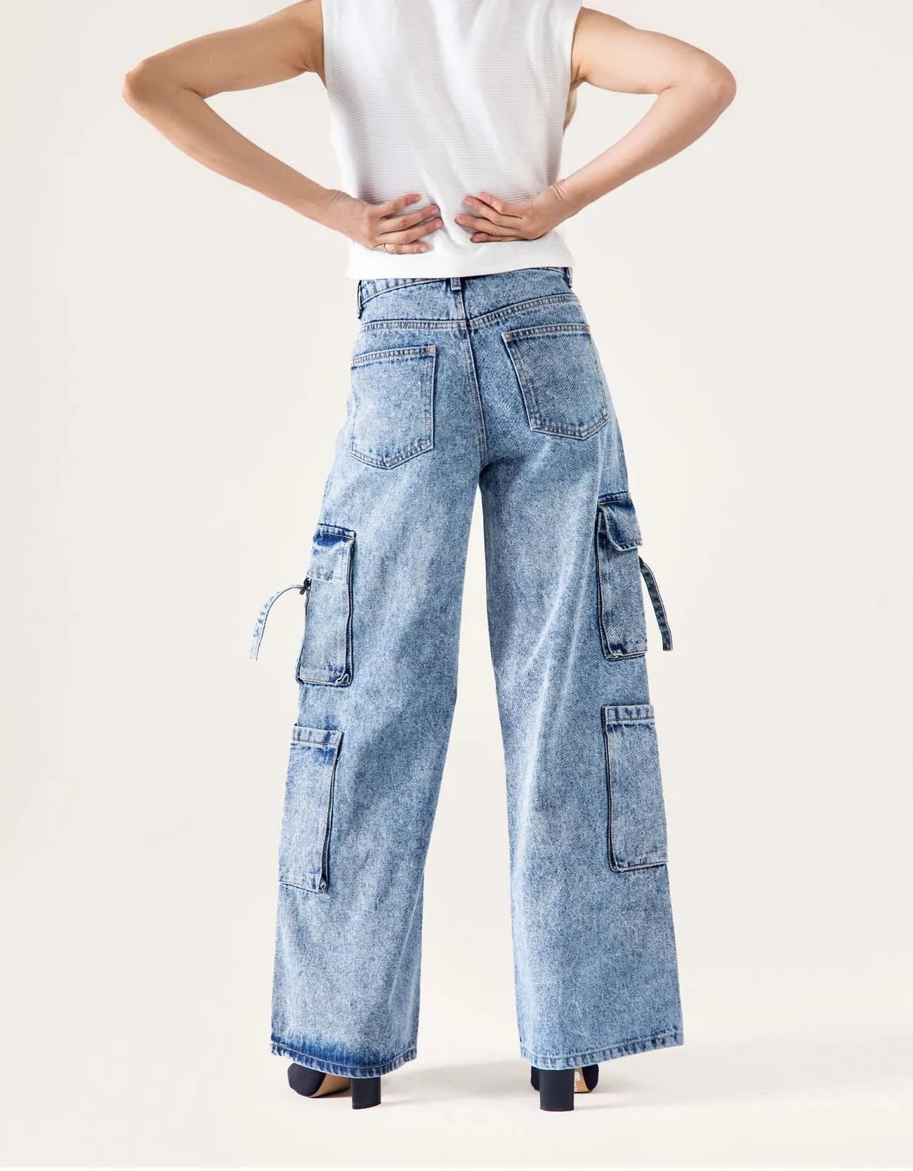 WIDE LEG CARGO JEANS