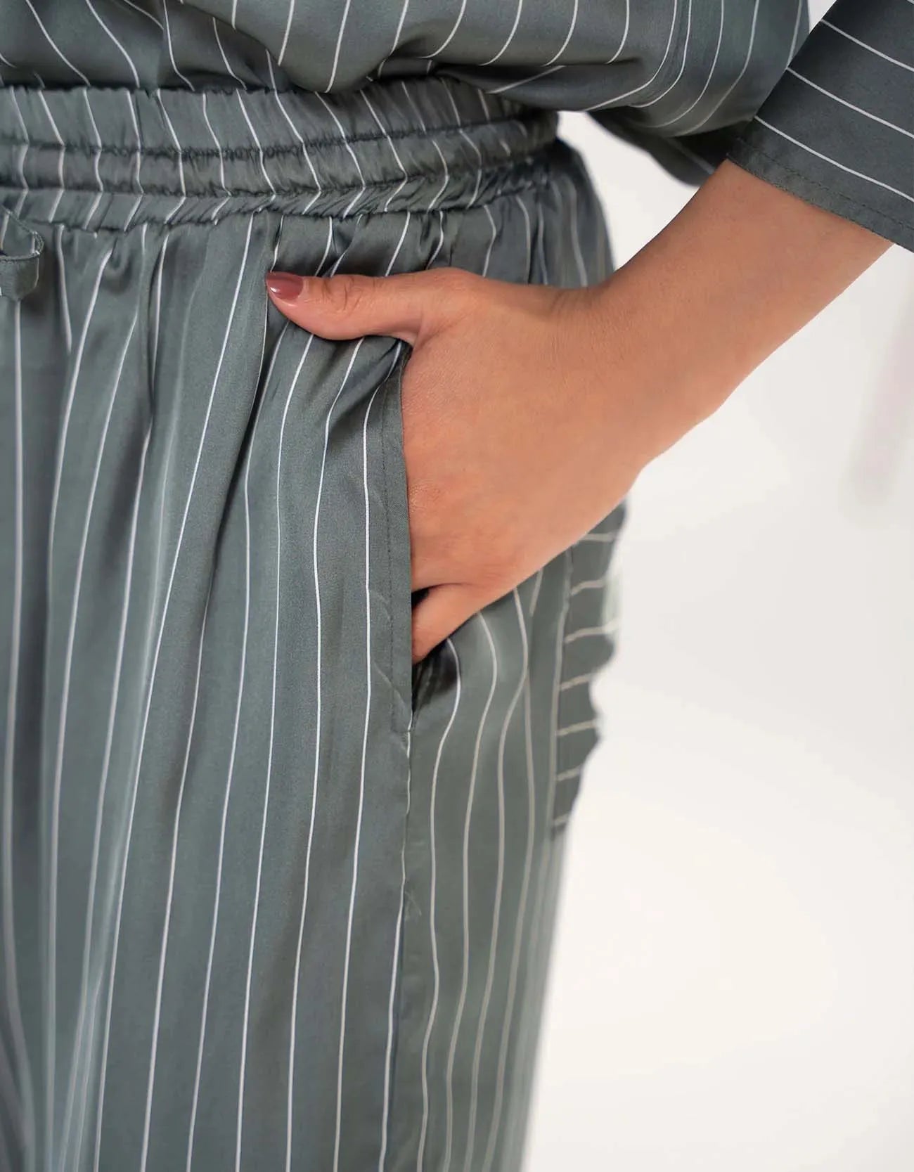 STRIPED WIDE LONG TROUSER