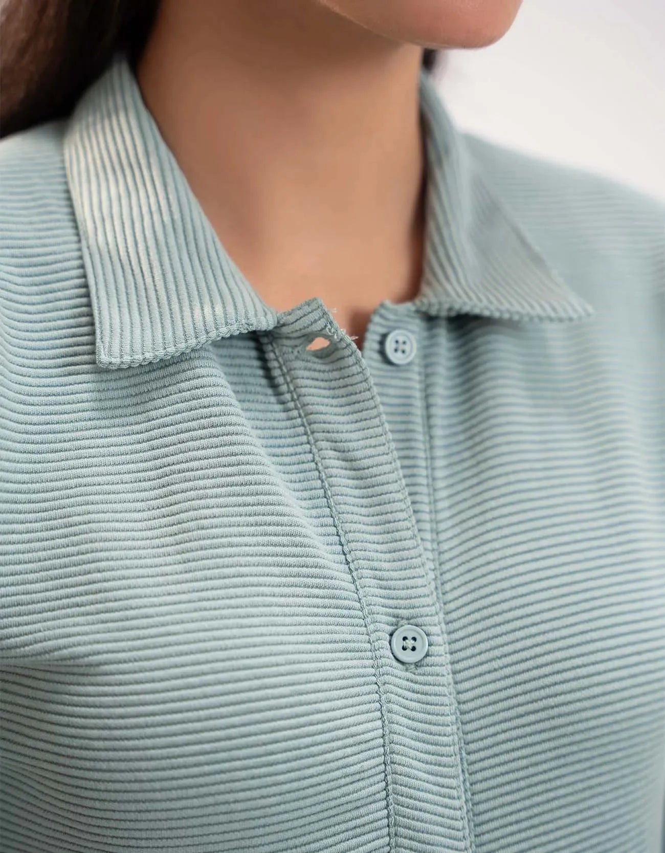 TEXTURED BUTTON DOWN SHIRT