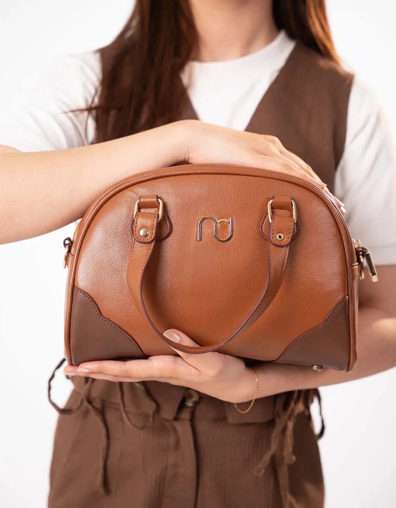 LEATHER MINI SLING BAG
