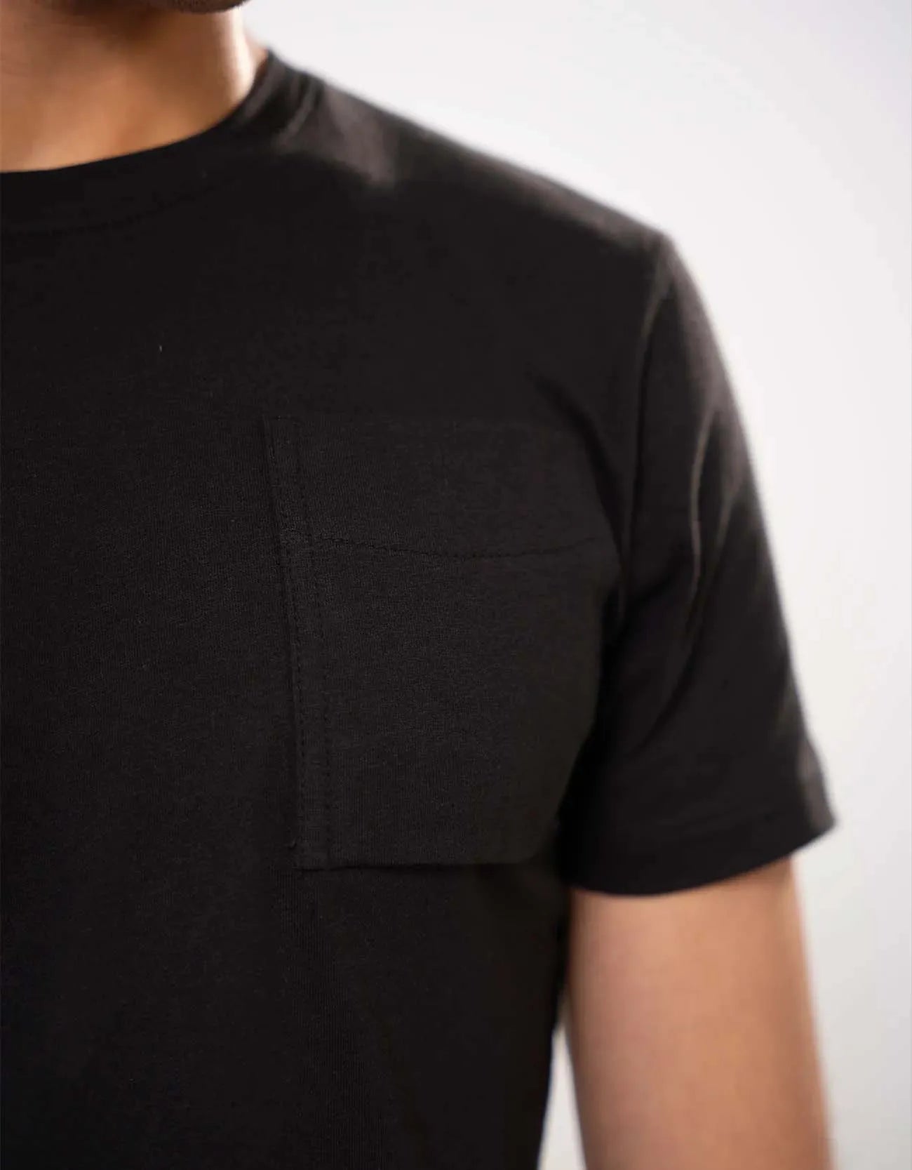 PATCH POCKET CREW NECK TEE