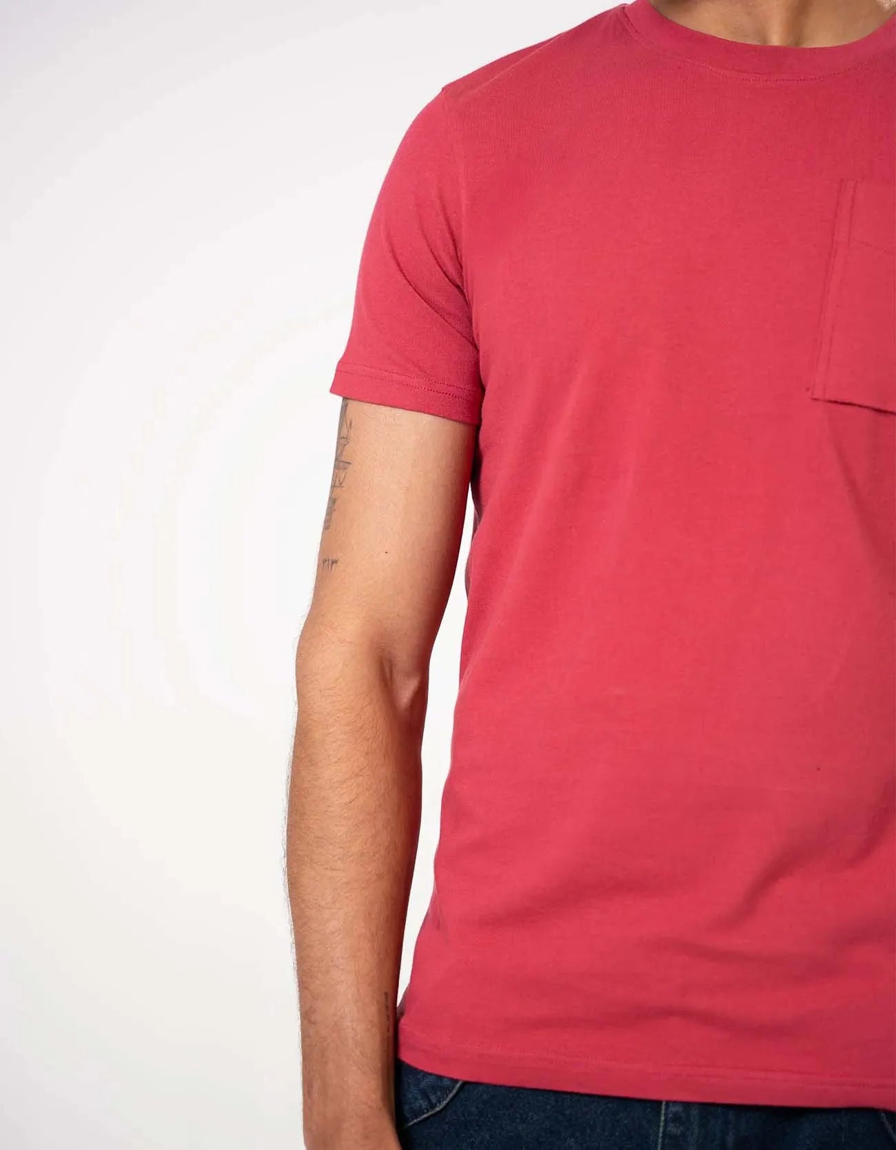 PATCH POCKET CREW NECK TEE