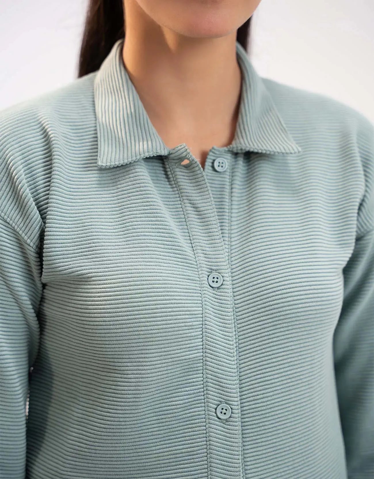 TEXTURED BUTTON DOWN SHIRT