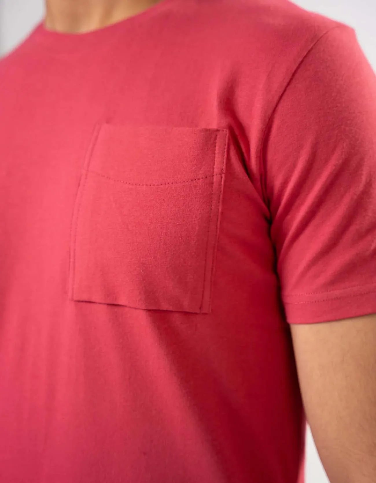 PATCH POCKET CREW NECK TEE