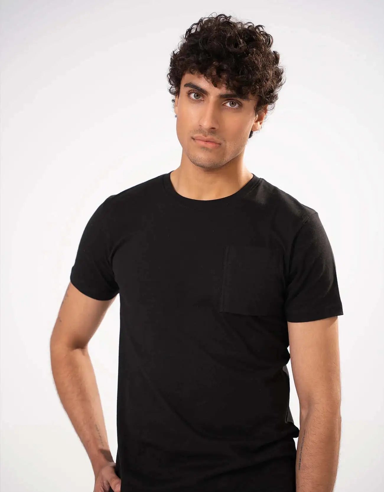 PATCH POCKET CREW NECK TEE