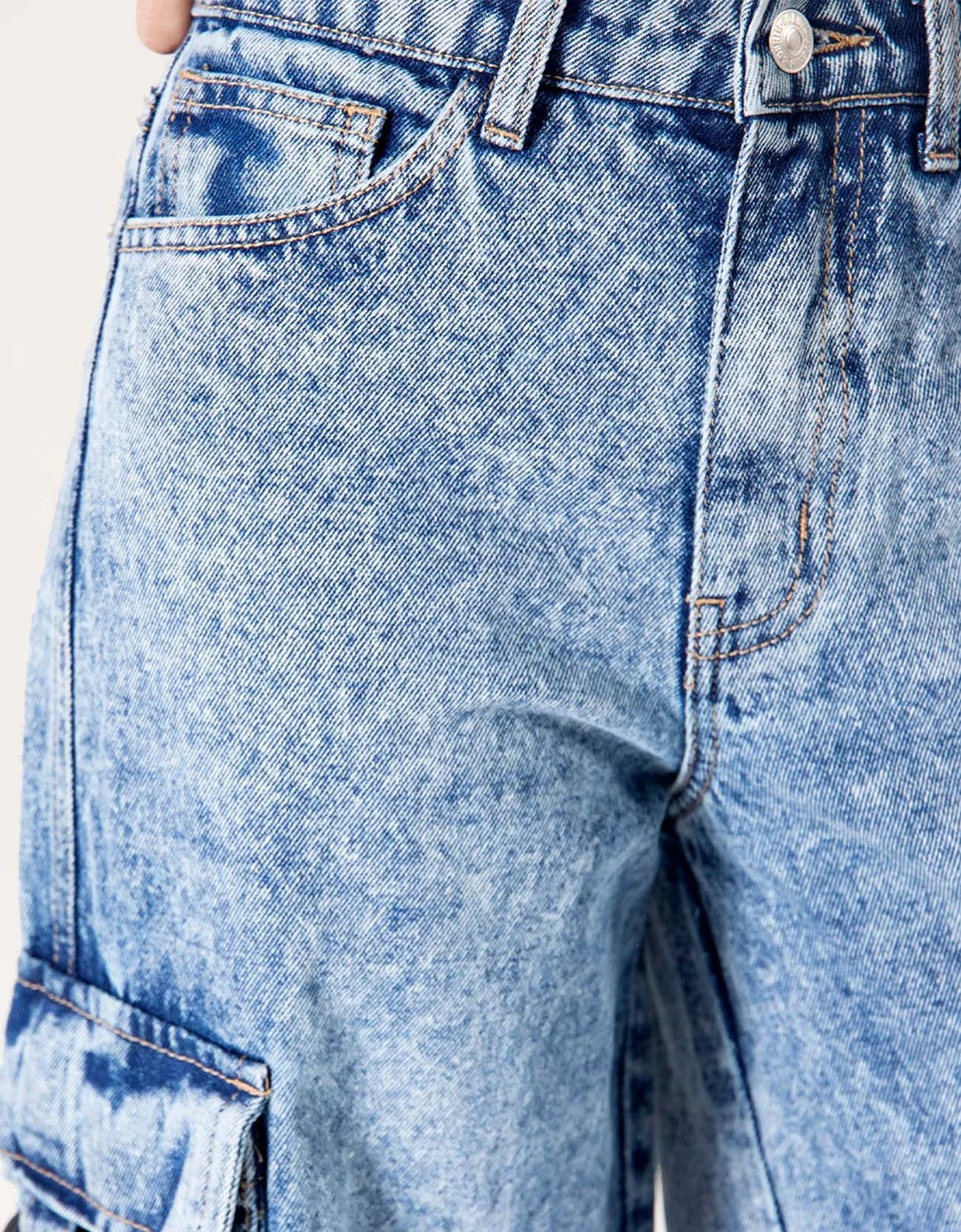 WIDE LEG CARGO JEANS