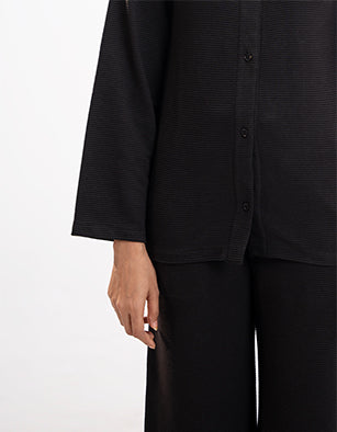 TEXTURED BUTTON DOWN SHIRT