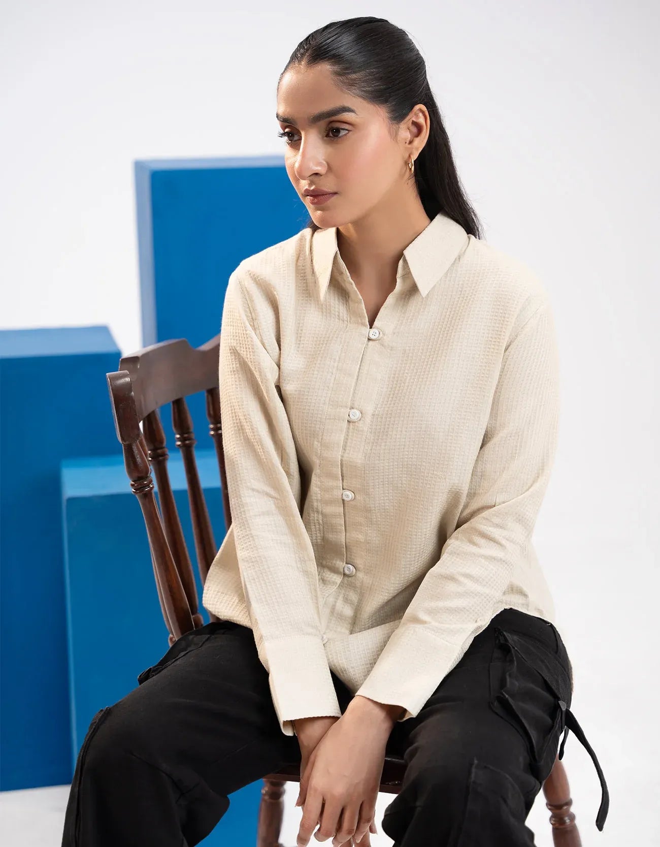 TEXTURED BUTTON DOWN SHIRT