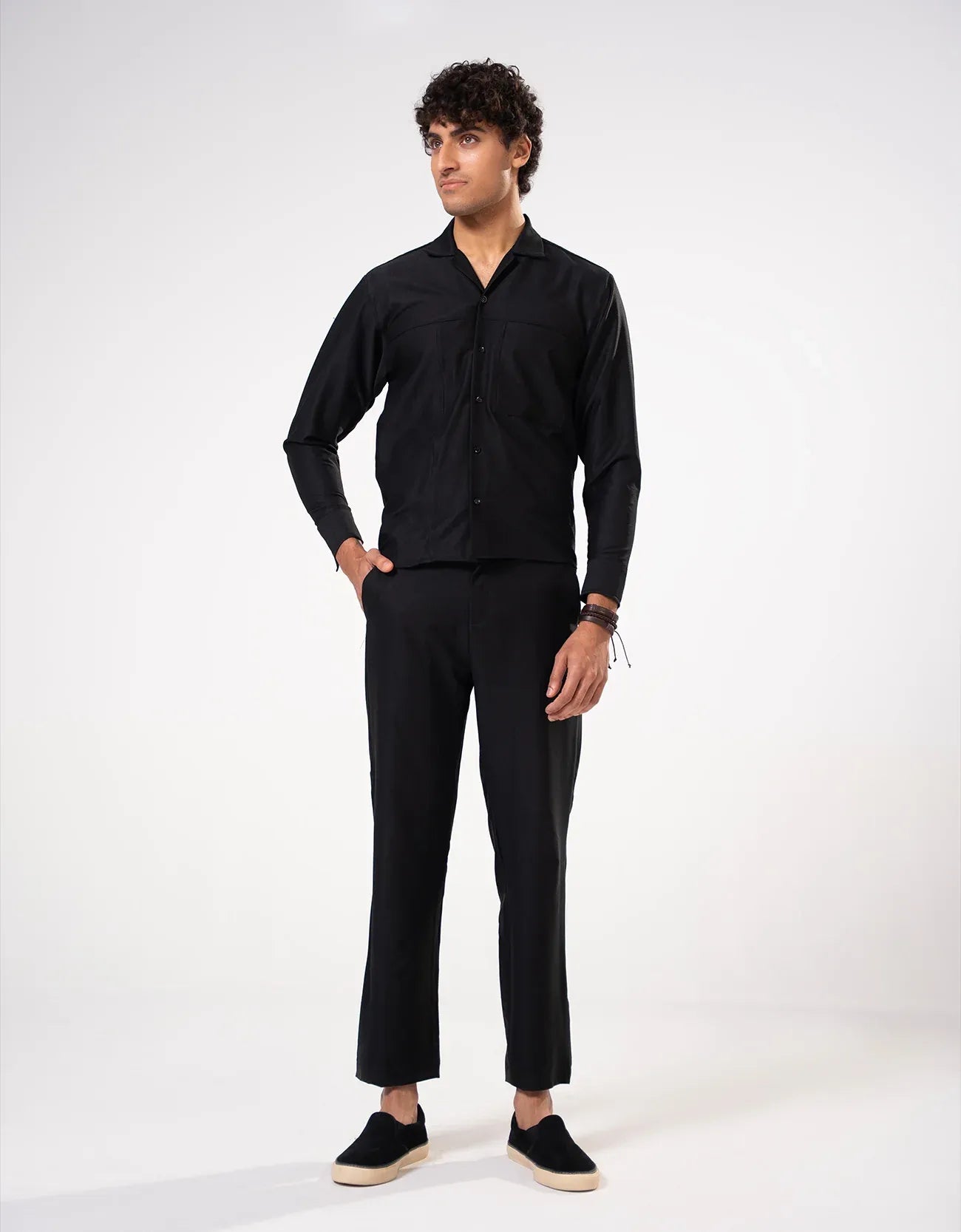 TEXTURED BUTTON DOWN SHIRT