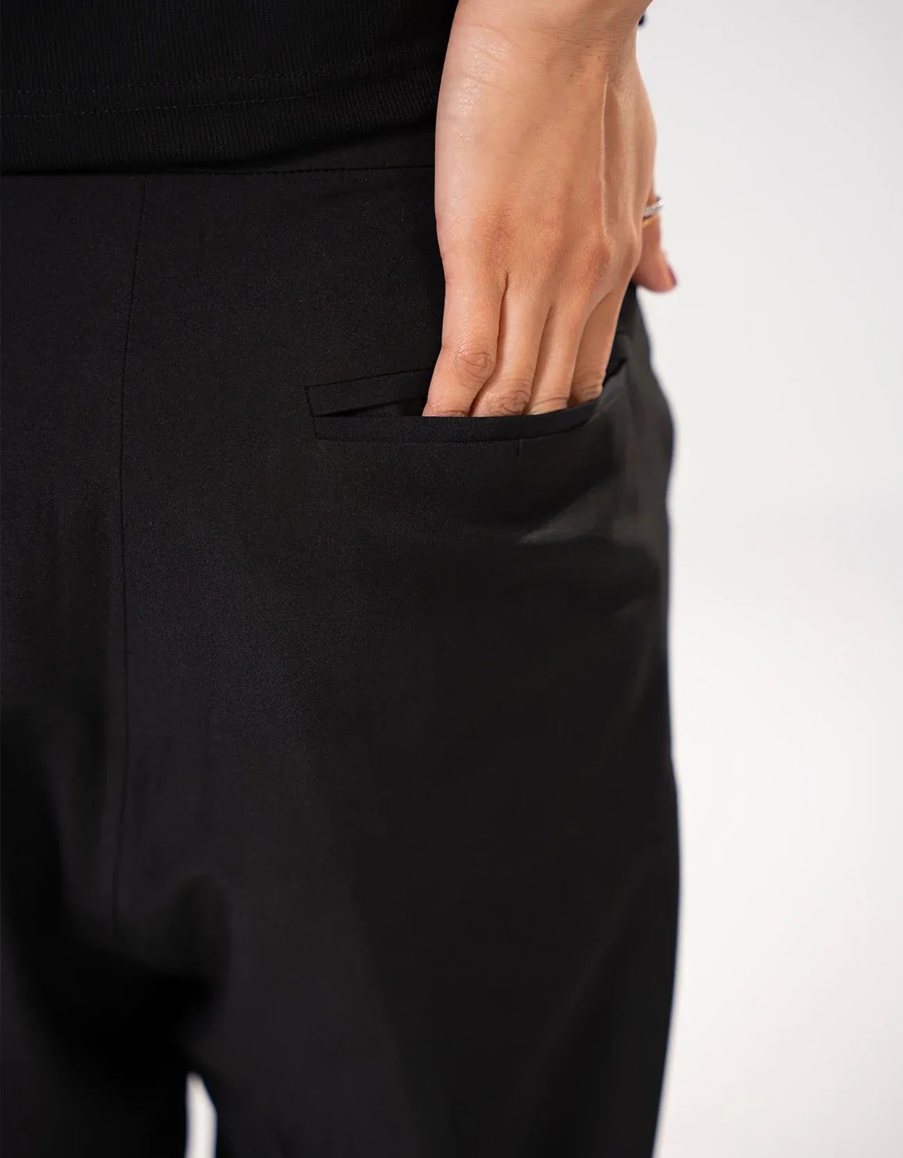 TAILORED STRAIGHT PANTS