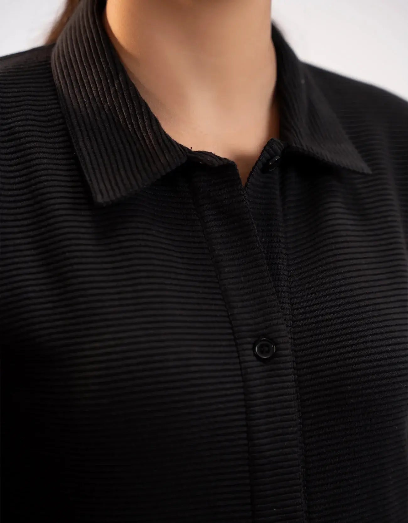 TEXTURED BUTTON DOWN SHIRT