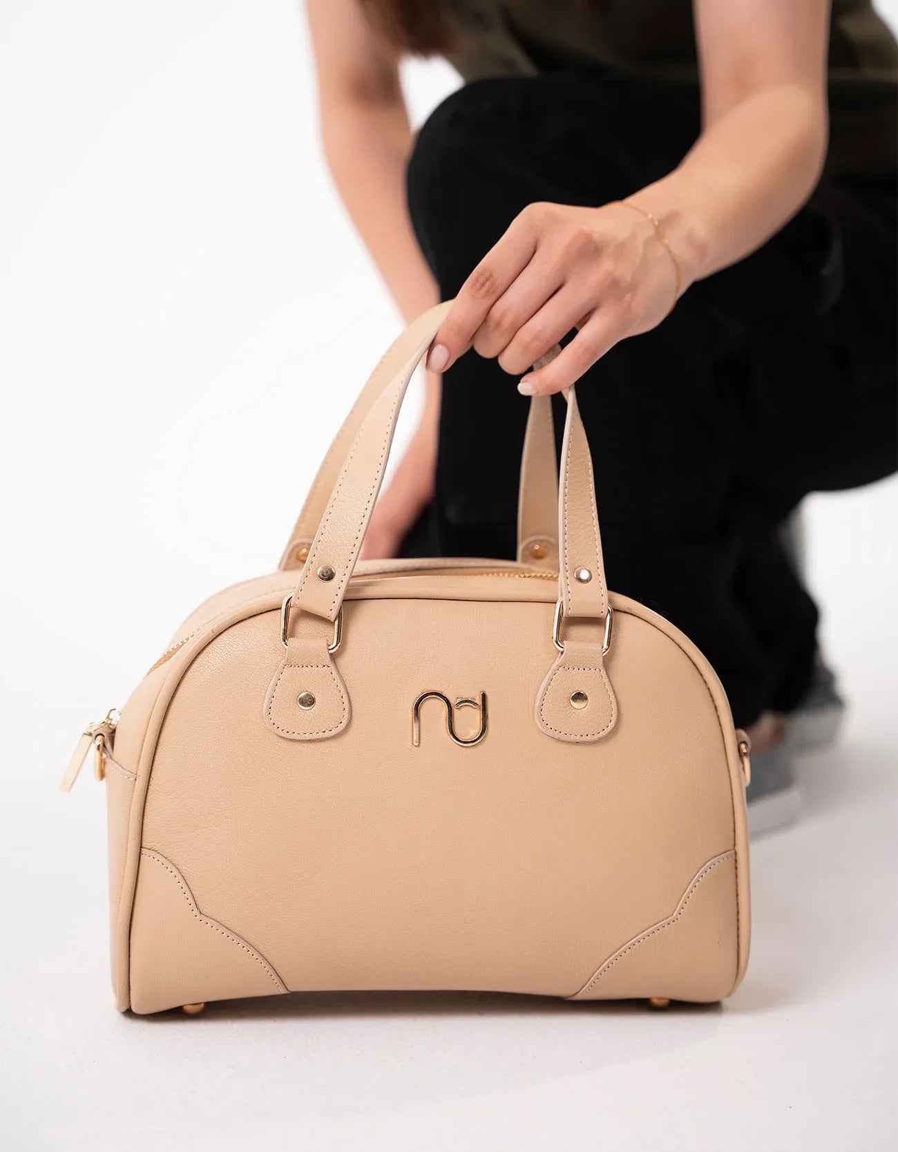 LEATHER MINI SLING BAG