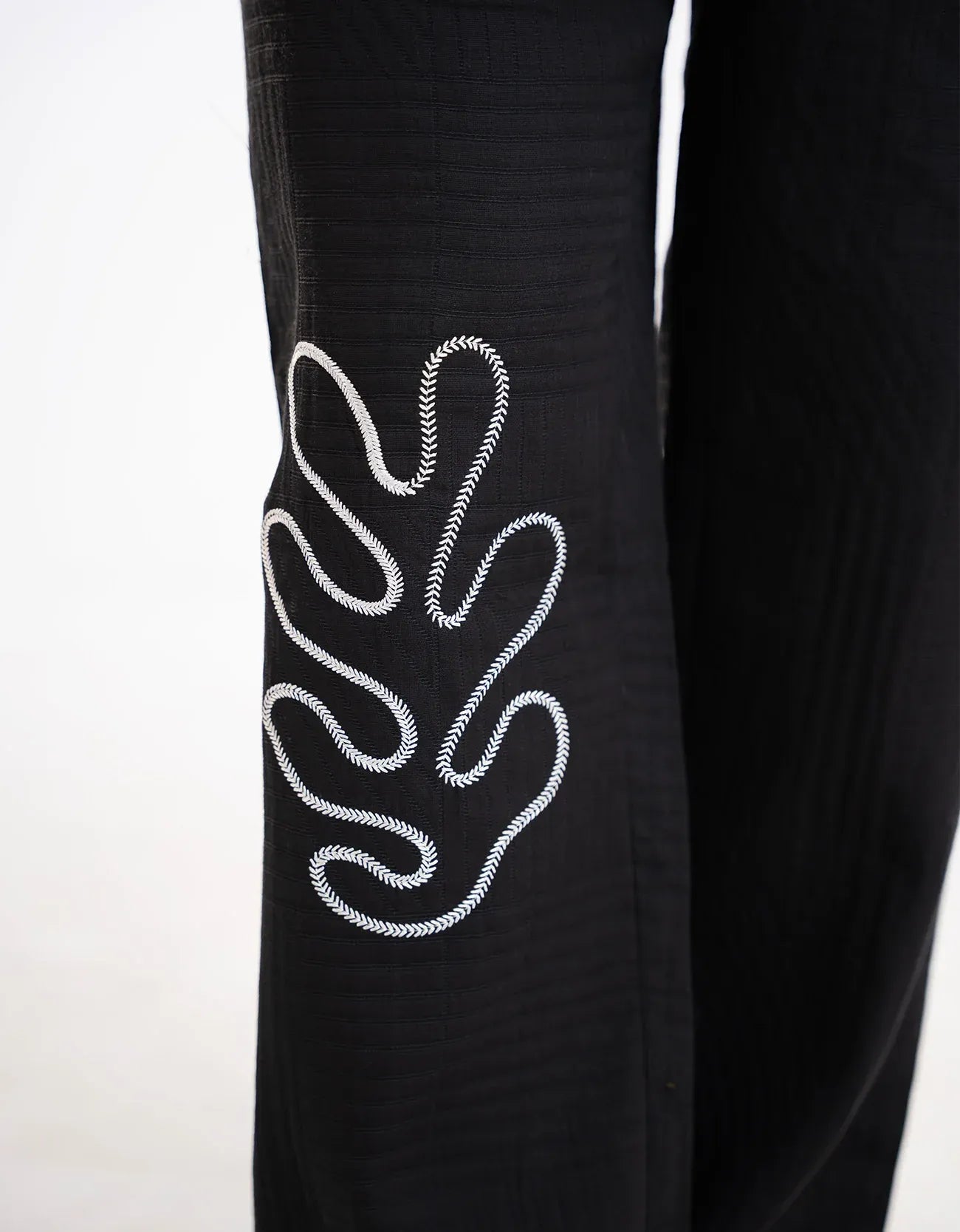 TEXTURED STRAIGHT TROUSER