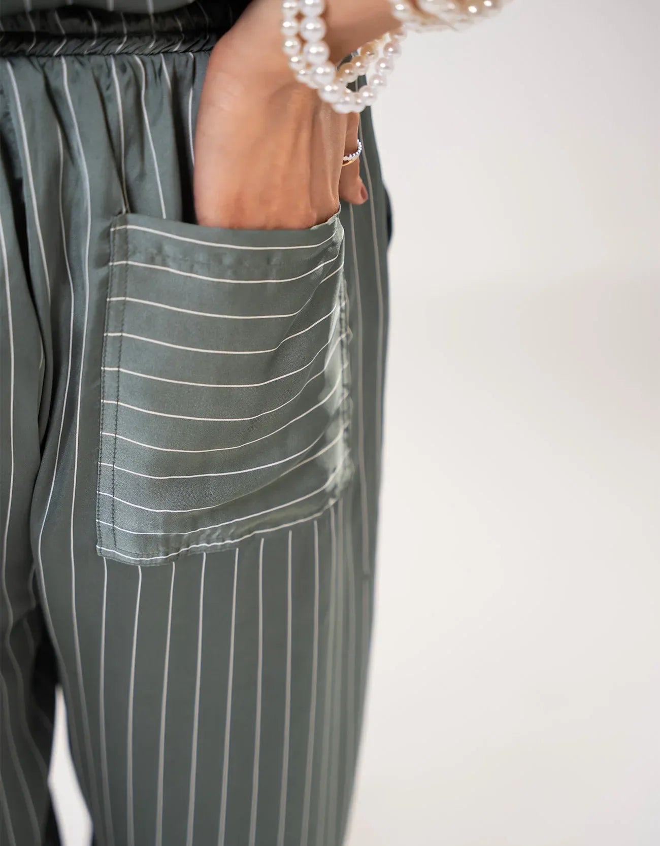 STRIPED WIDE LONG TROUSER