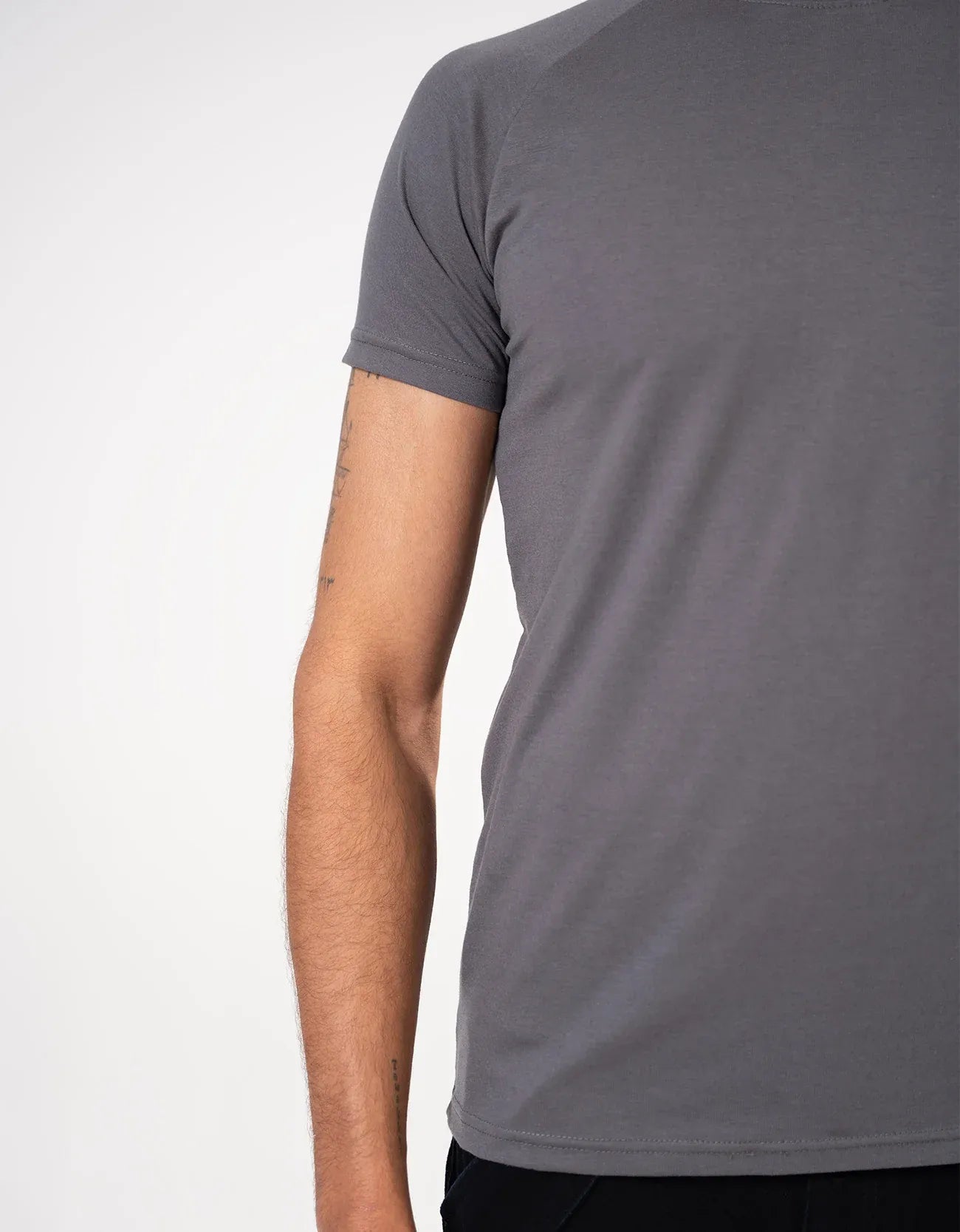 MEN'S REGULAR FIT RAGLAN SLEEVE TEE-SHIRT