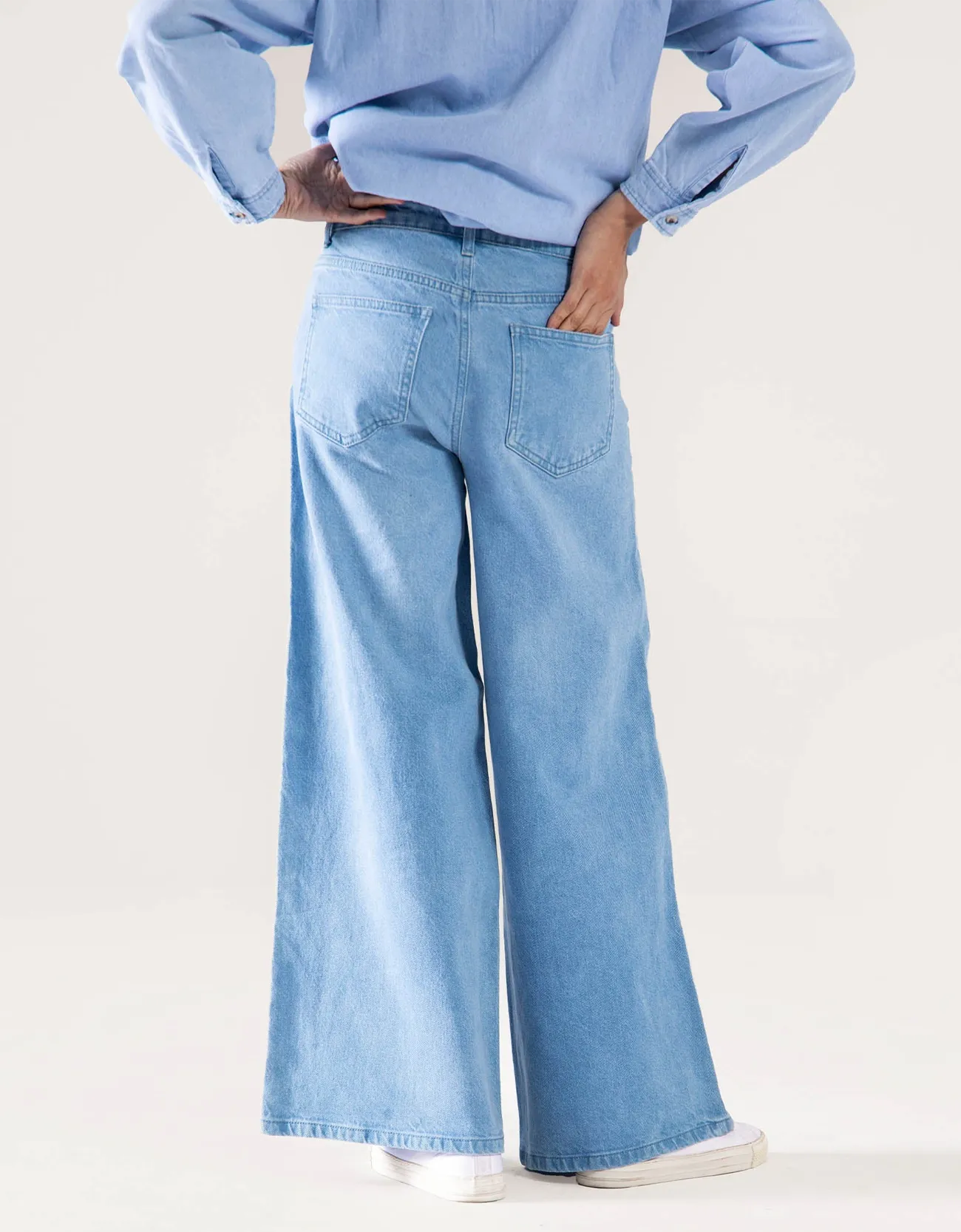 WIDE LEG JEANS