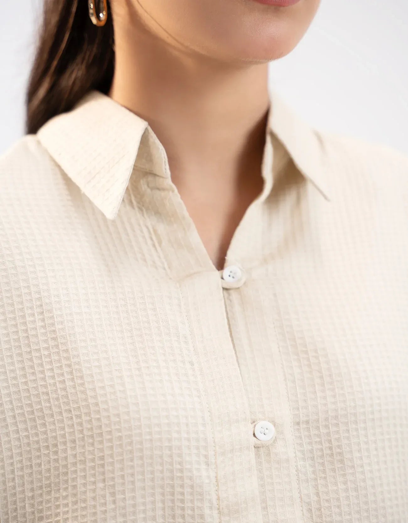 TEXTURED BUTTON DOWN SHIRT