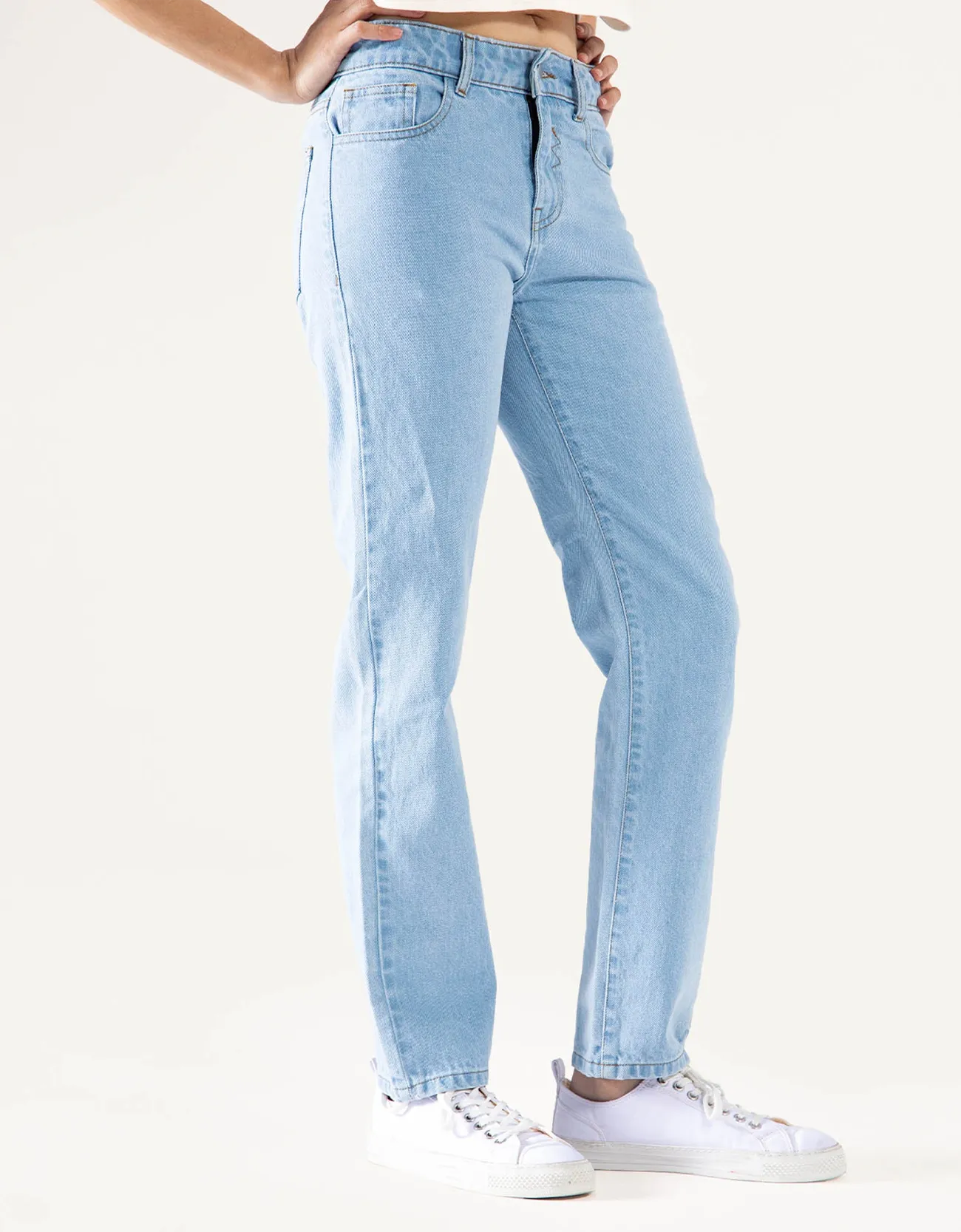 BASIC STRAIGHT JEANS