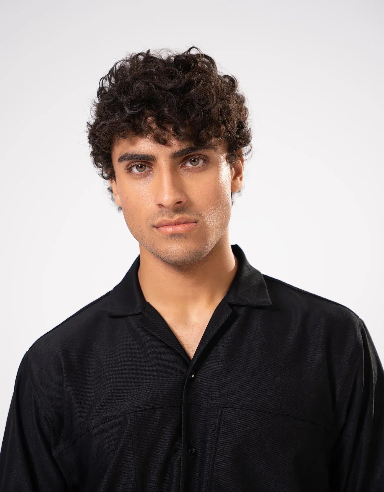 TEXTURED BUTTON DOWN SHIRT