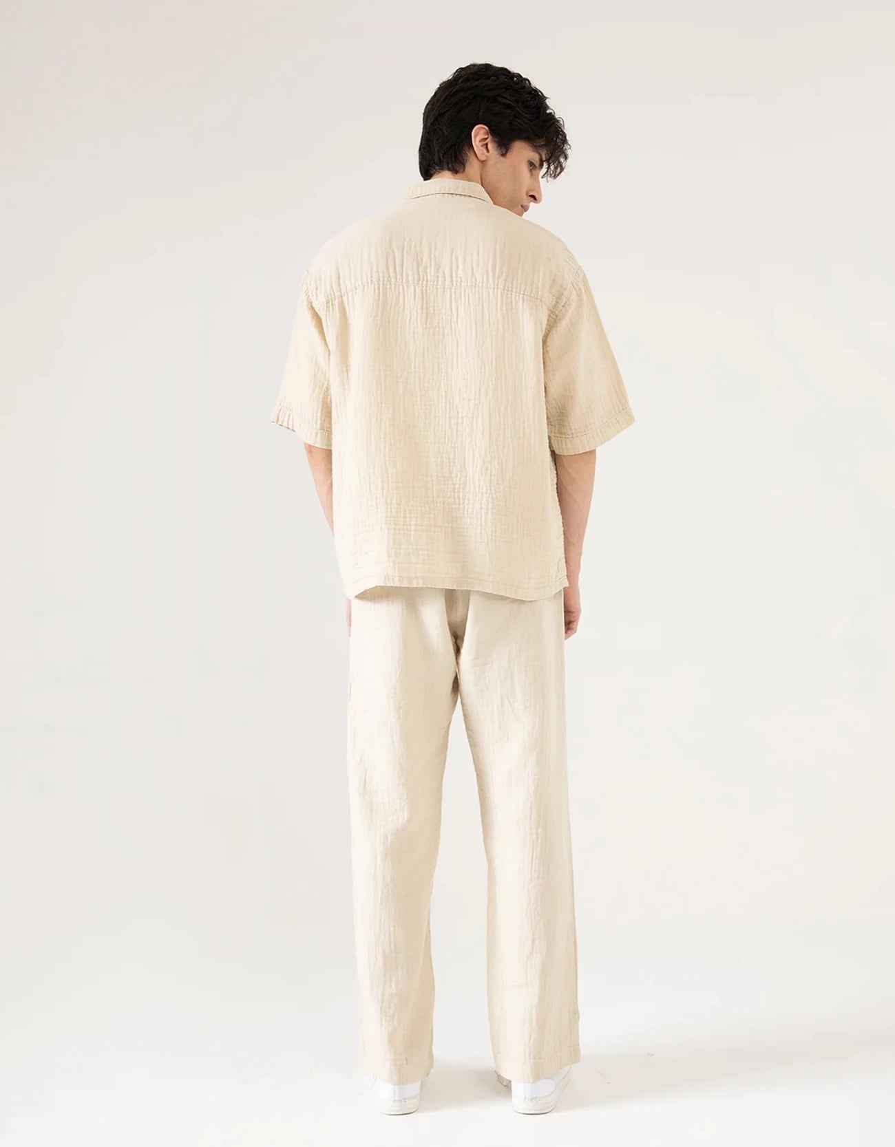 MUSLIN OVERSIZED PATCH POCKET OVERSHIRT