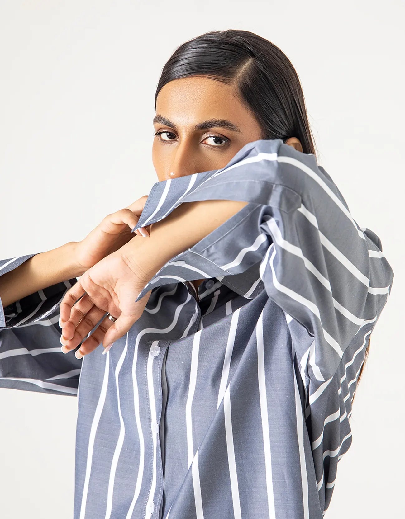 STRIPPED BUTTON DOWN SHIRT