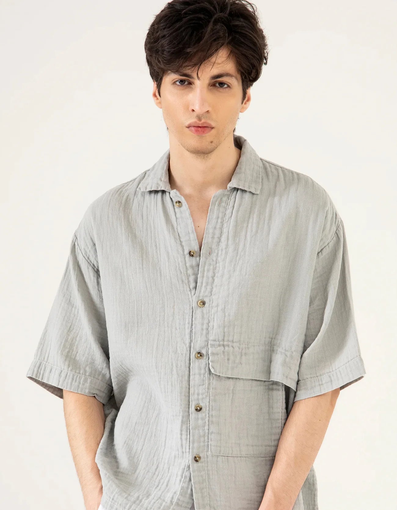 MUSLIN OVERSIZED PATCH POCKET OVERSHIRT