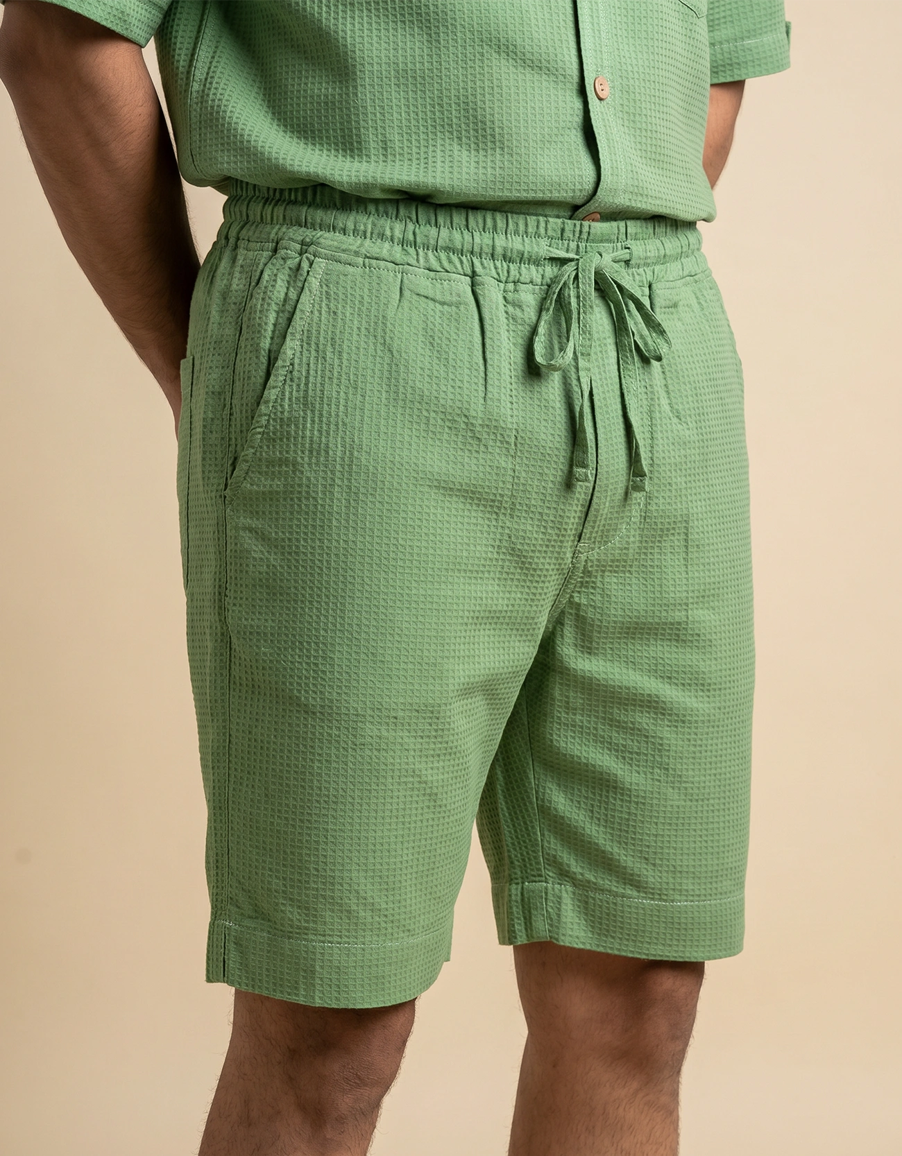 WAFFLE TEXTURED MEN'S SHORTS