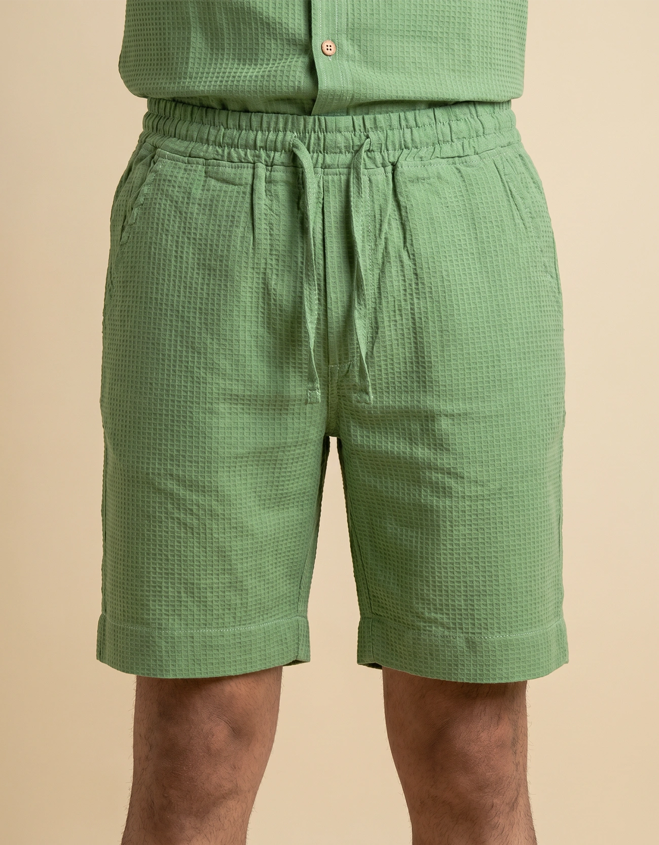 WAFFLE TEXTURED MEN'S SHORTS